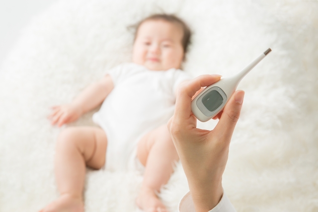 赤ちゃんや子どもの発熱が続く…熱の原因は？
